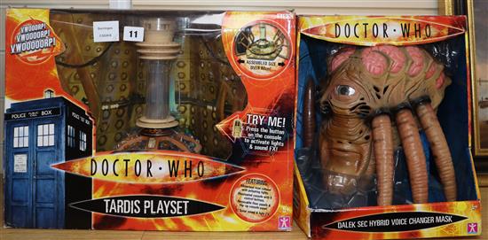 Doctor Who - Character Options - Dalek Sec hybrid voice changer mask and a Tardis playset, Boxed